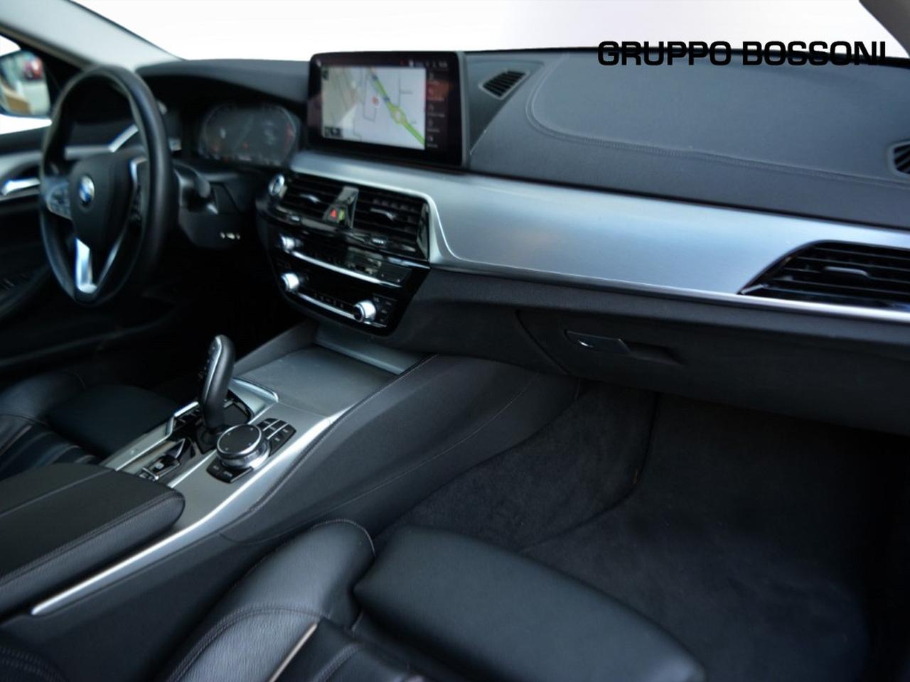 BMW Serie 5 touring 518d mild hybrid 48v luxury steptronic