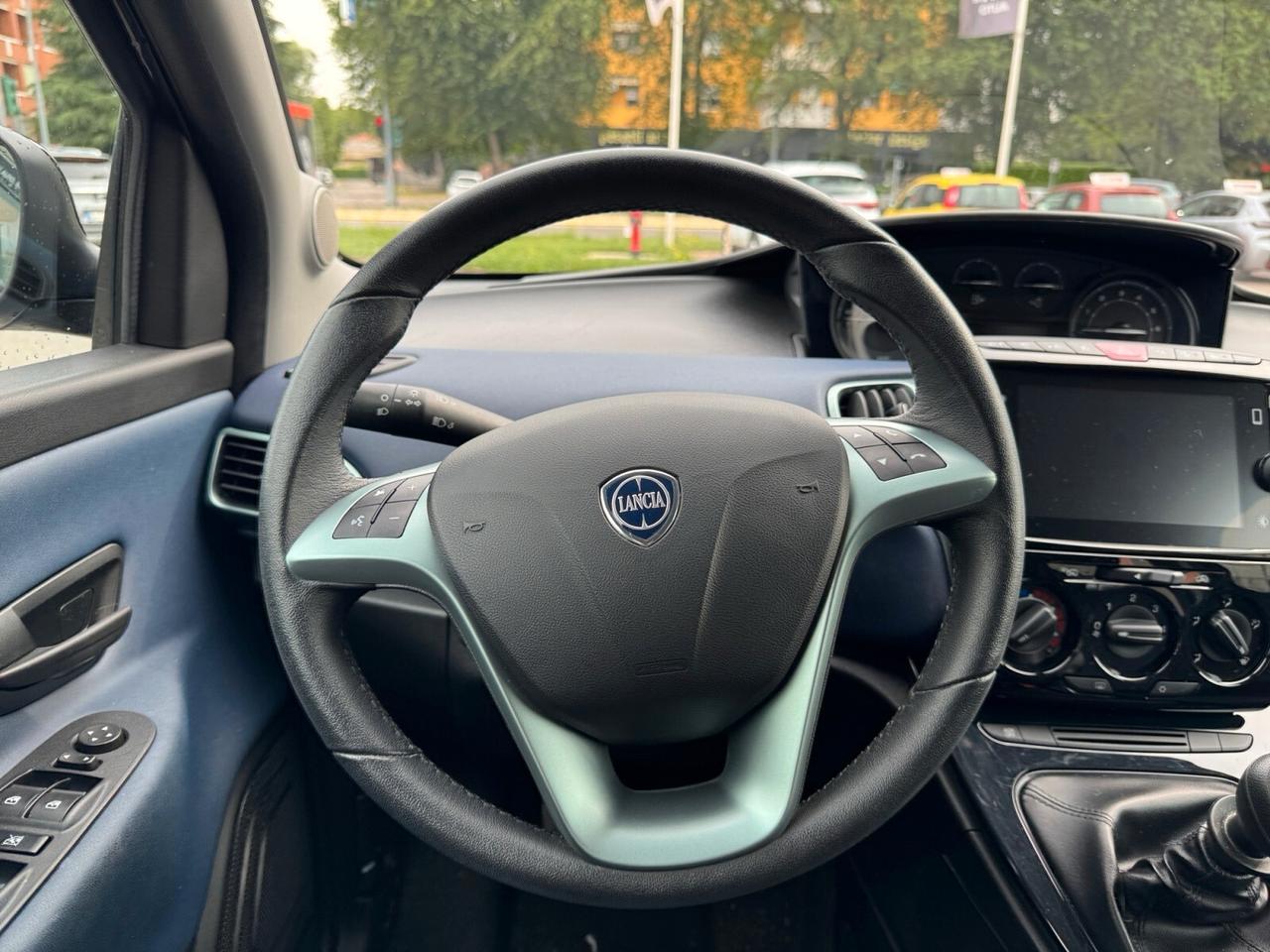 Lancia Ypsilon 1.0 Hybrid Platino