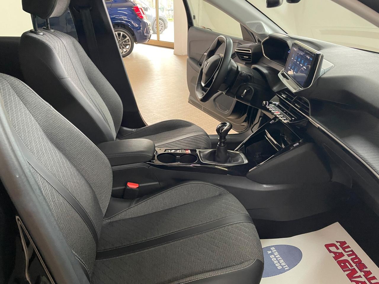 Peugeot 208 100cv 5 p. Allure 2025 Km13000 neopatentati