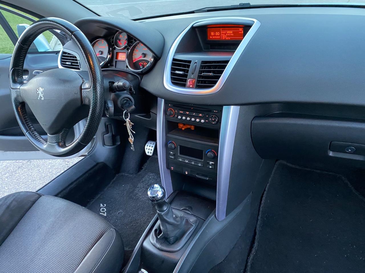 Peugeot 207 1.6 HDi 110CV CC Féline