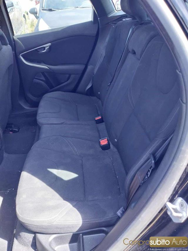 VOLVO V40 D2 1.6 Momentum
