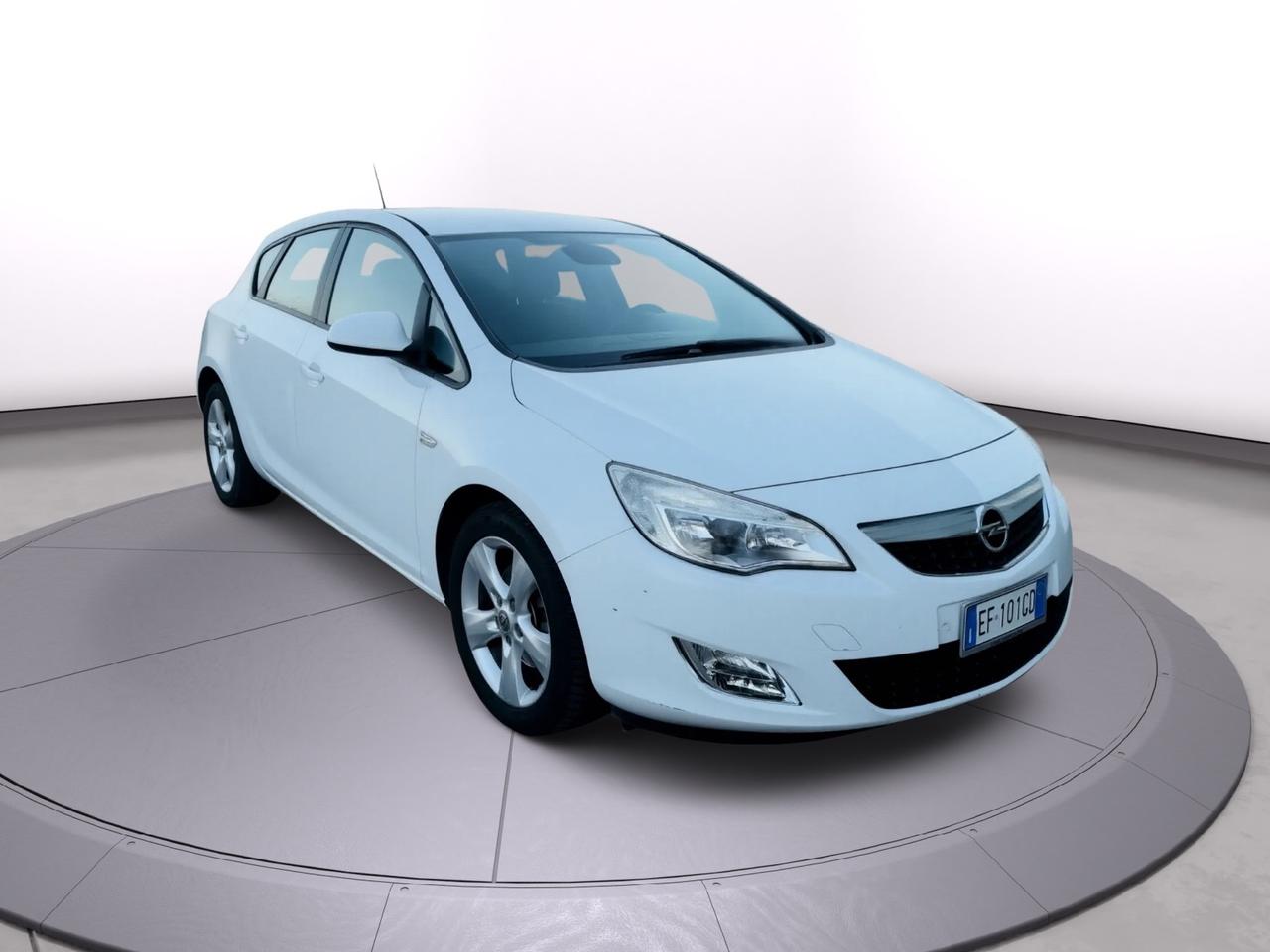 Opel Astra cosmo 1.7 CDTI anno 2011 neo patentati