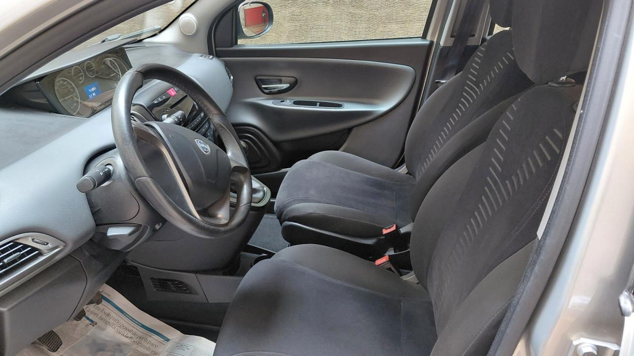 Lancia Ypsilon 0.9 TwinAir 85 CV 5 porte S&S Platinum