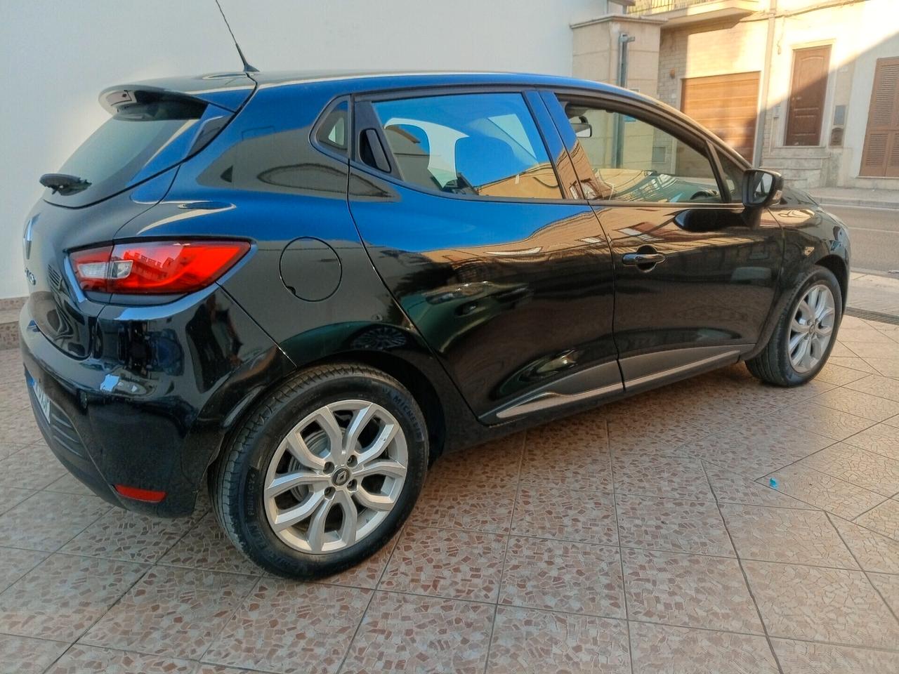 Renault Clio TCe 12V 90 CV GPL 5 porte Moschino Intens