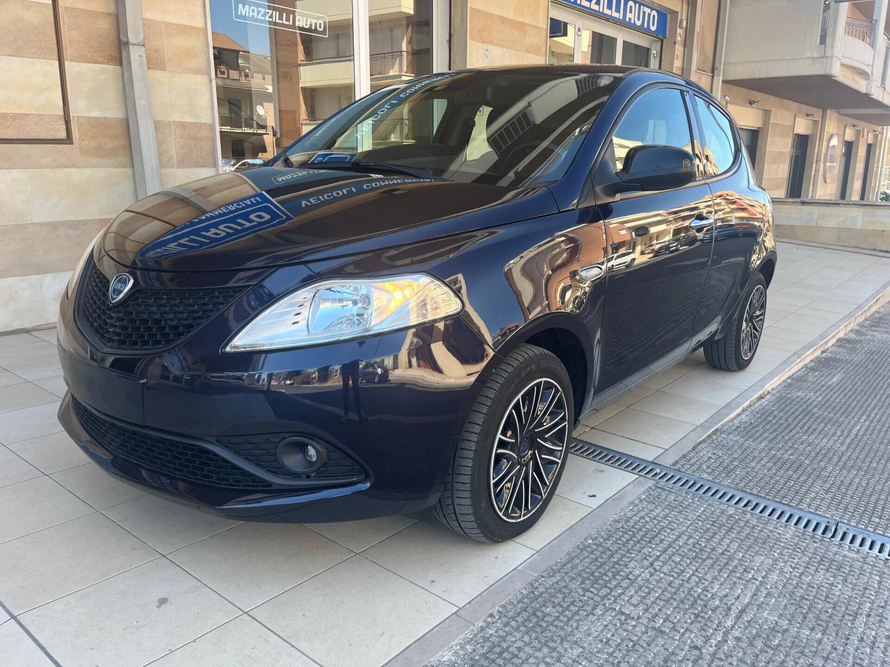 Lancia Ypsilon 1.0 Hybrid Gold 5 Posti