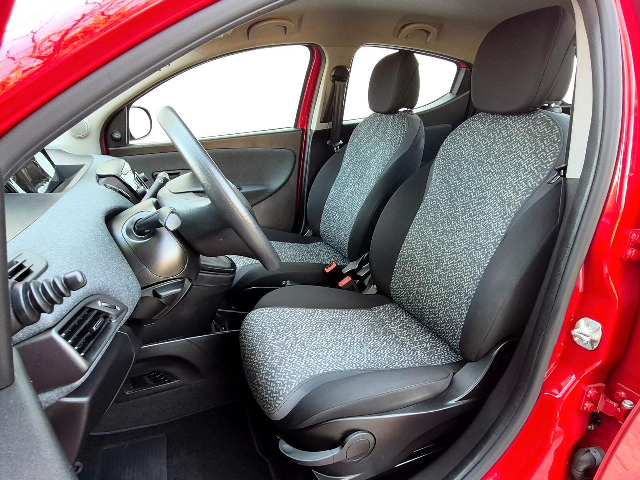 Lancia Ypsilon 1.0 FireFly Hybrid Silver