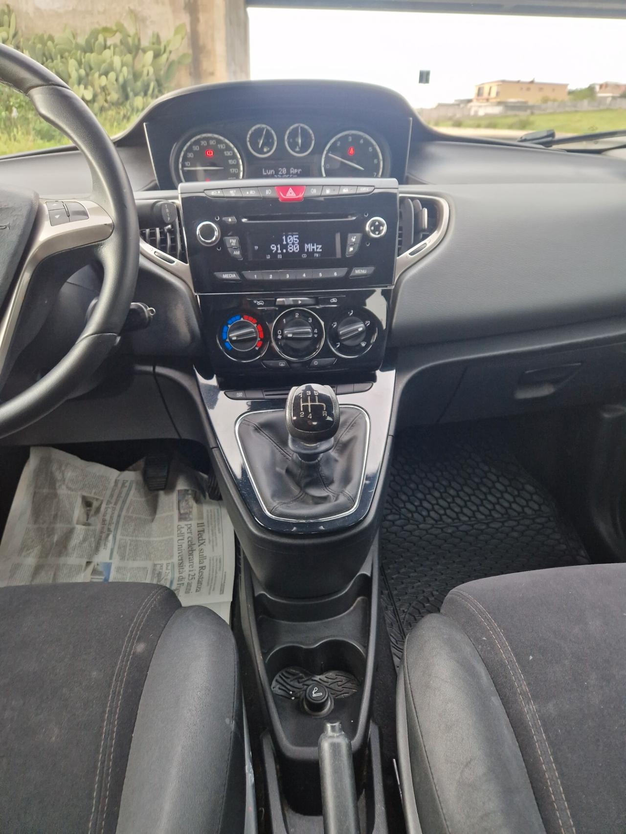 Lancia Ypsilon 0.9 TwinAir 85 CV 5 porte Metano Ecochic Gold