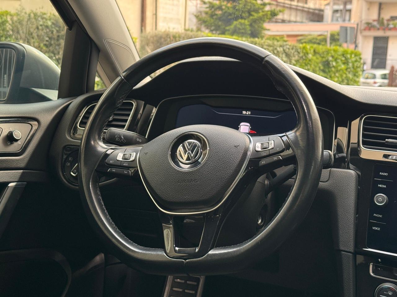 Volkswagen Golf 7.5 1.6 TDI 115 cv DSG Business BlueMotion Technology
