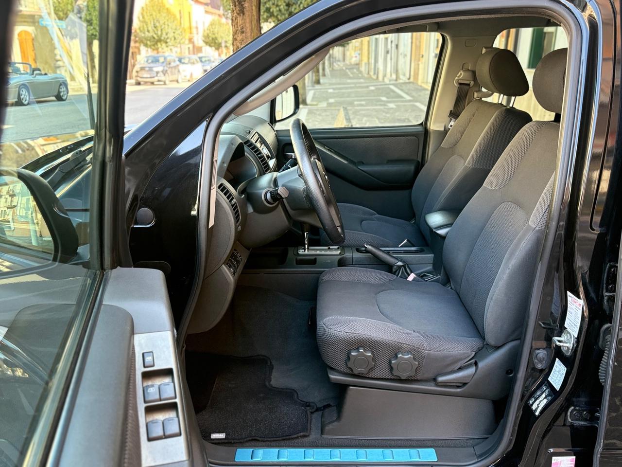 Nissan Navara 2.5 dCi Double Cab PICK UP HARD TOP