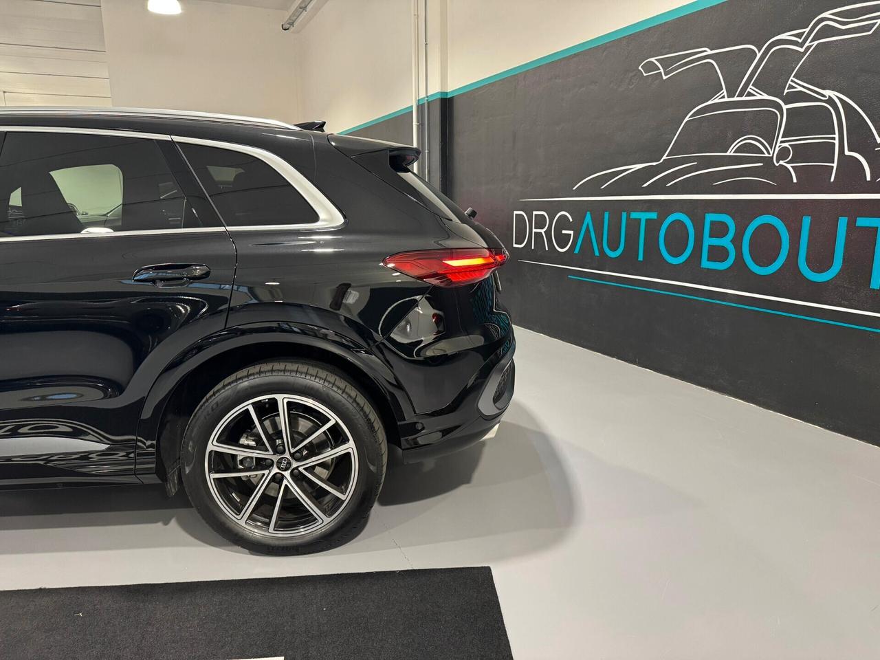 NEW Audi Q5 40 TDI quattro S tronic S line IVA ESP - NEW MODEL