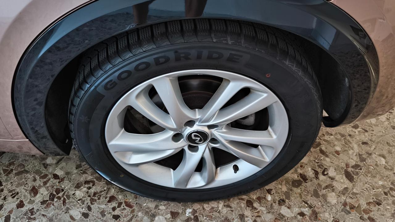Infiniti Q30 1.5 diesel Business Executive