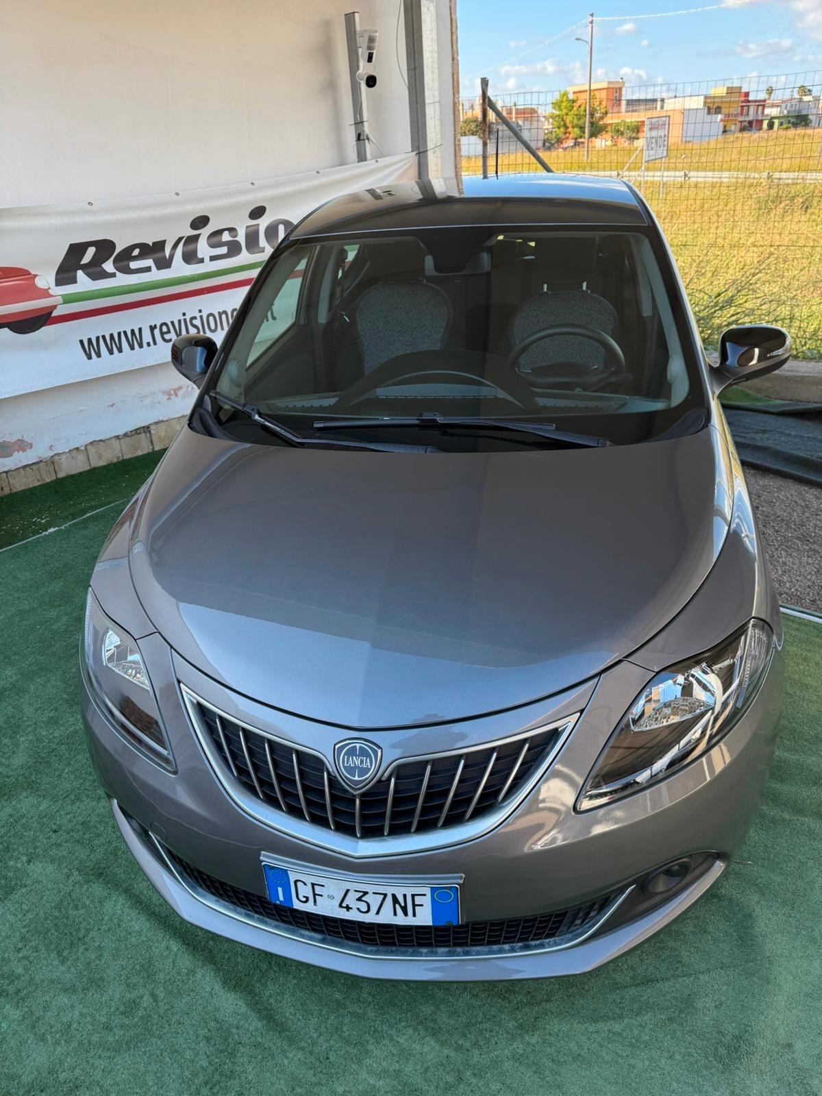Lancia Ypsilon 1.0 FireFly 5 porte S&S Hybrid Ecochic Silver