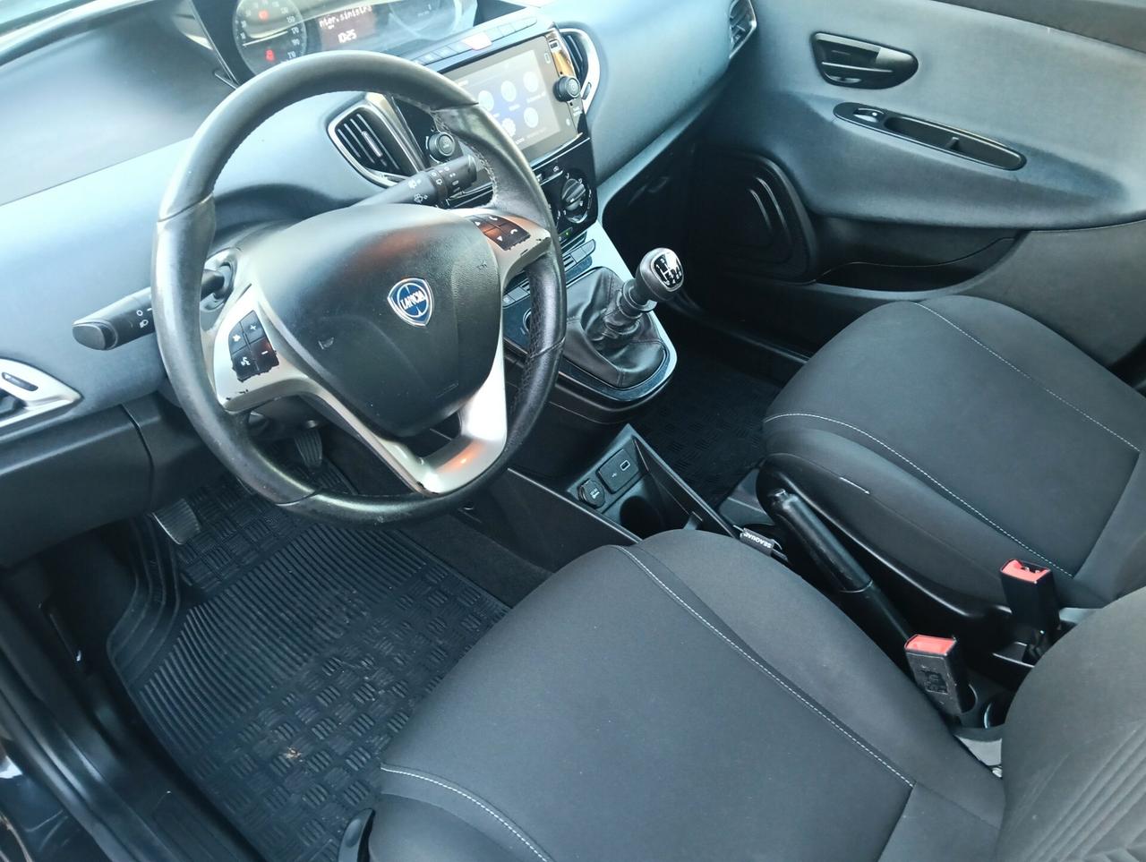 Lancia Ypsilon 1.0 FireFly 5 porte S&S Hybrid Gold Nessun vincolo finanziario