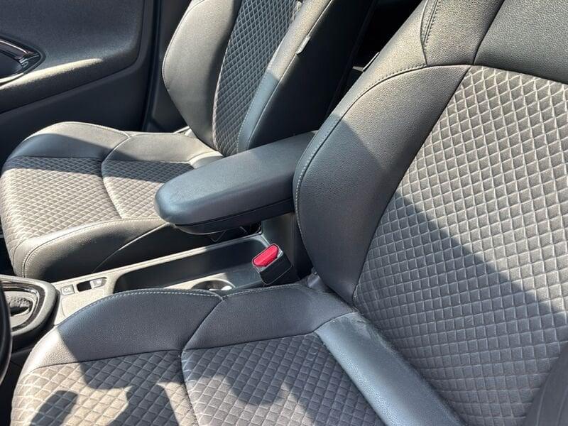 Toyota Yaris Hybrid Lounge MY21