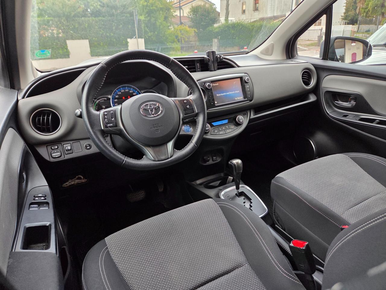 Toyota Yaris Hybrid - 2015