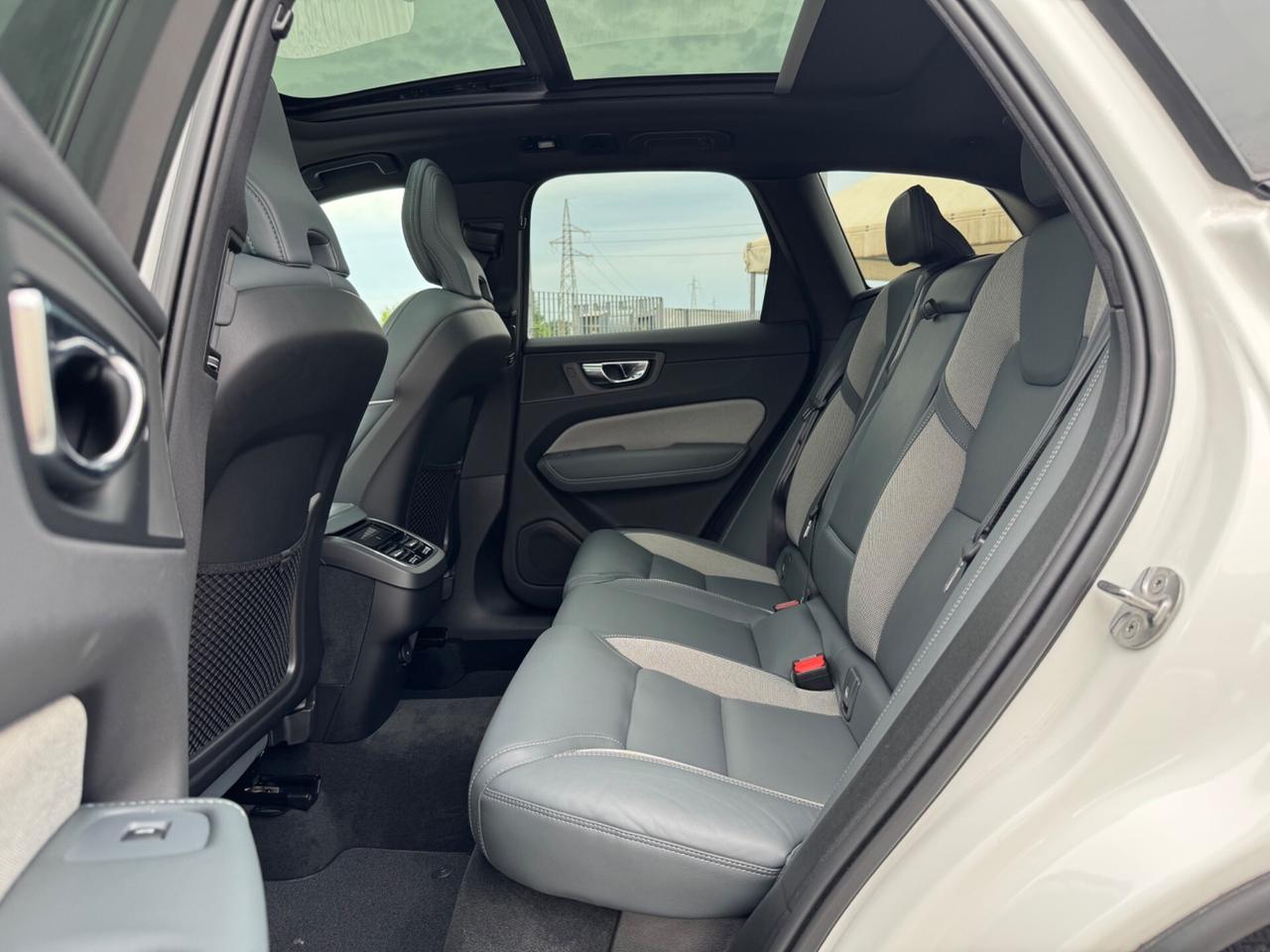 Volvo XC 60 B4 R-Design Plus Dark