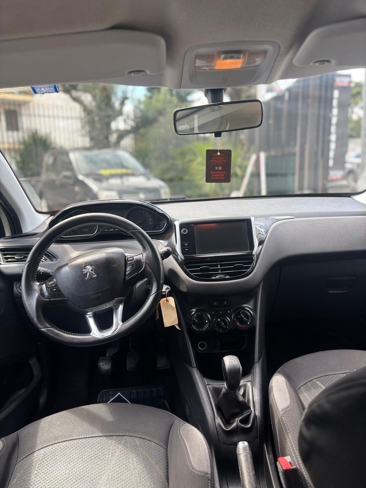 Peugeot 208 1.4 HDi 68 CV 5 porte Allure