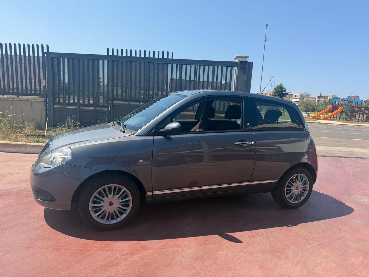 Lancia Ypsilon 1.3 MJT 75 CV Oro Bianco
