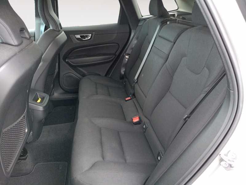VOLVO XC60 2.0 b4 Momentum auto