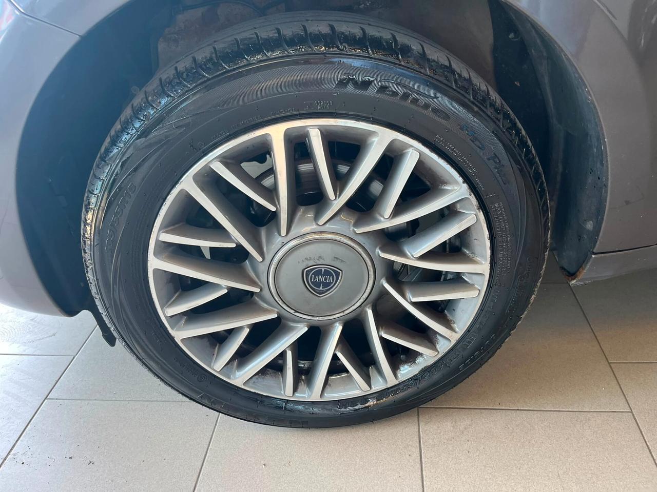 Lancia Ypsilon 1.2 69 CV 5 porte Platinum