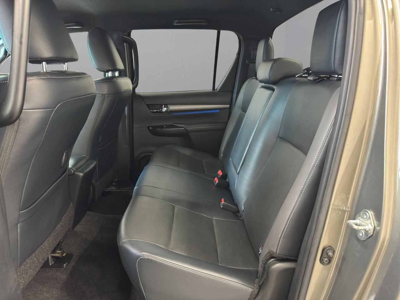 Toyota Hilux 2.8 d double cab Invincible 4wd auto