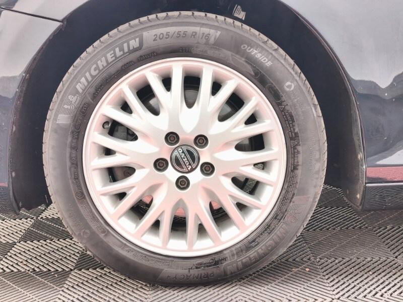 VOLVO V40 (2012-2020) V40 D2 Kinetic