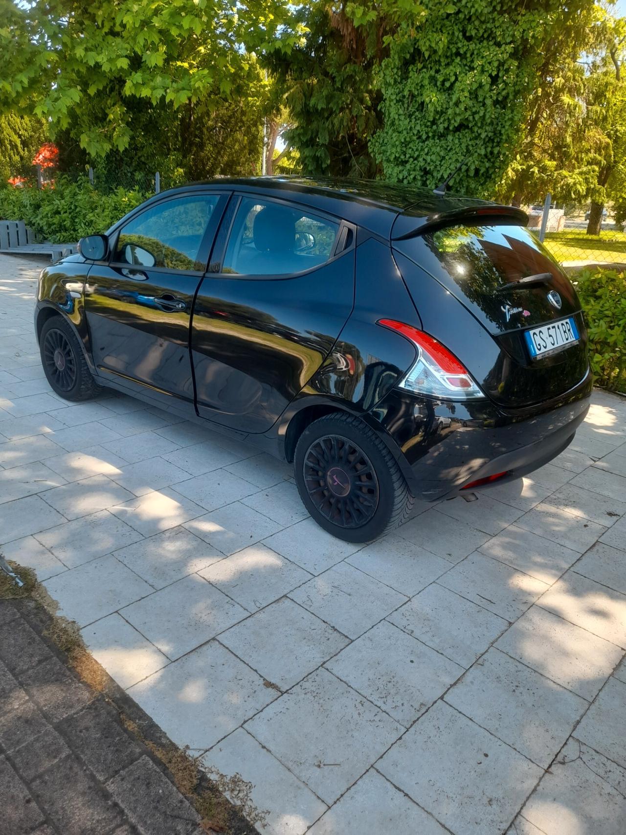 Lancia Ypsilon 1.3 MJT 16V 95 CV 5 porte