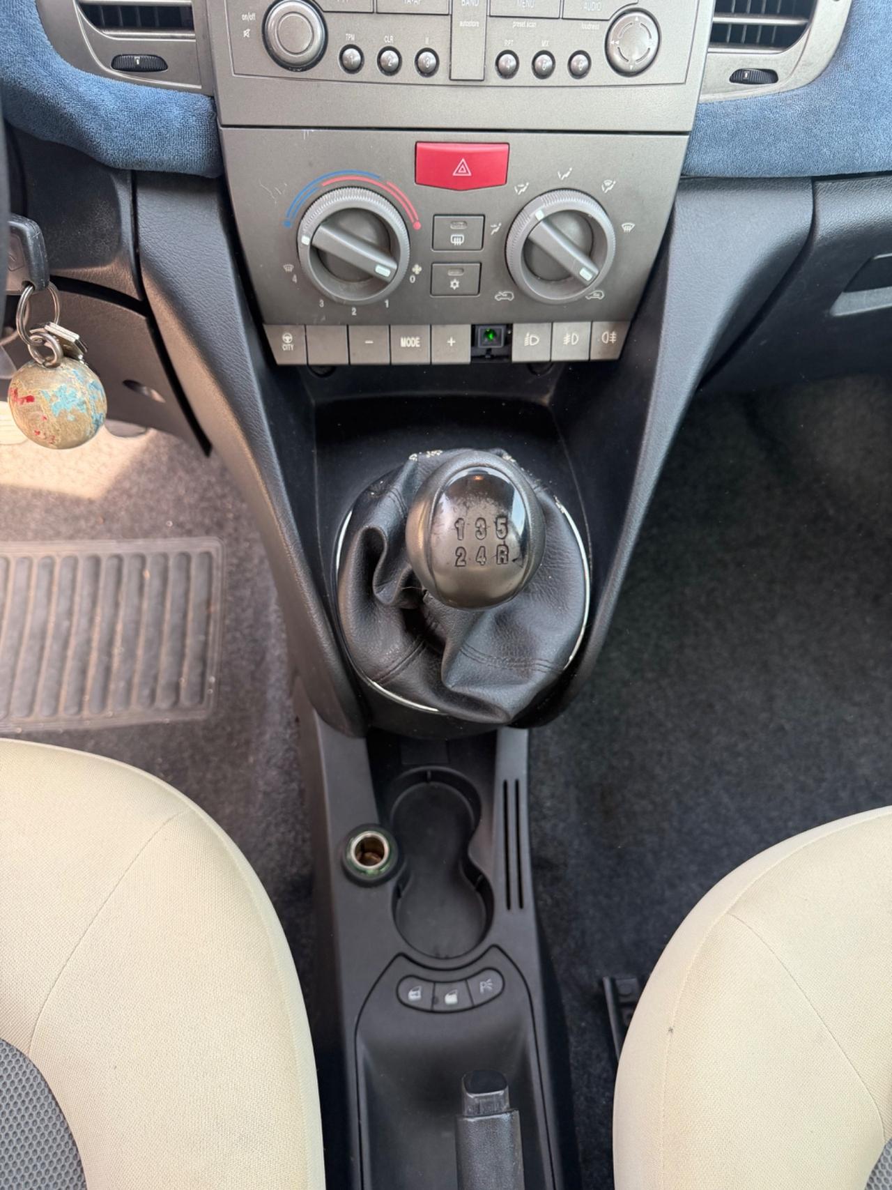 Lancia Ypsilon 1.3 MJT 75 CV Platino