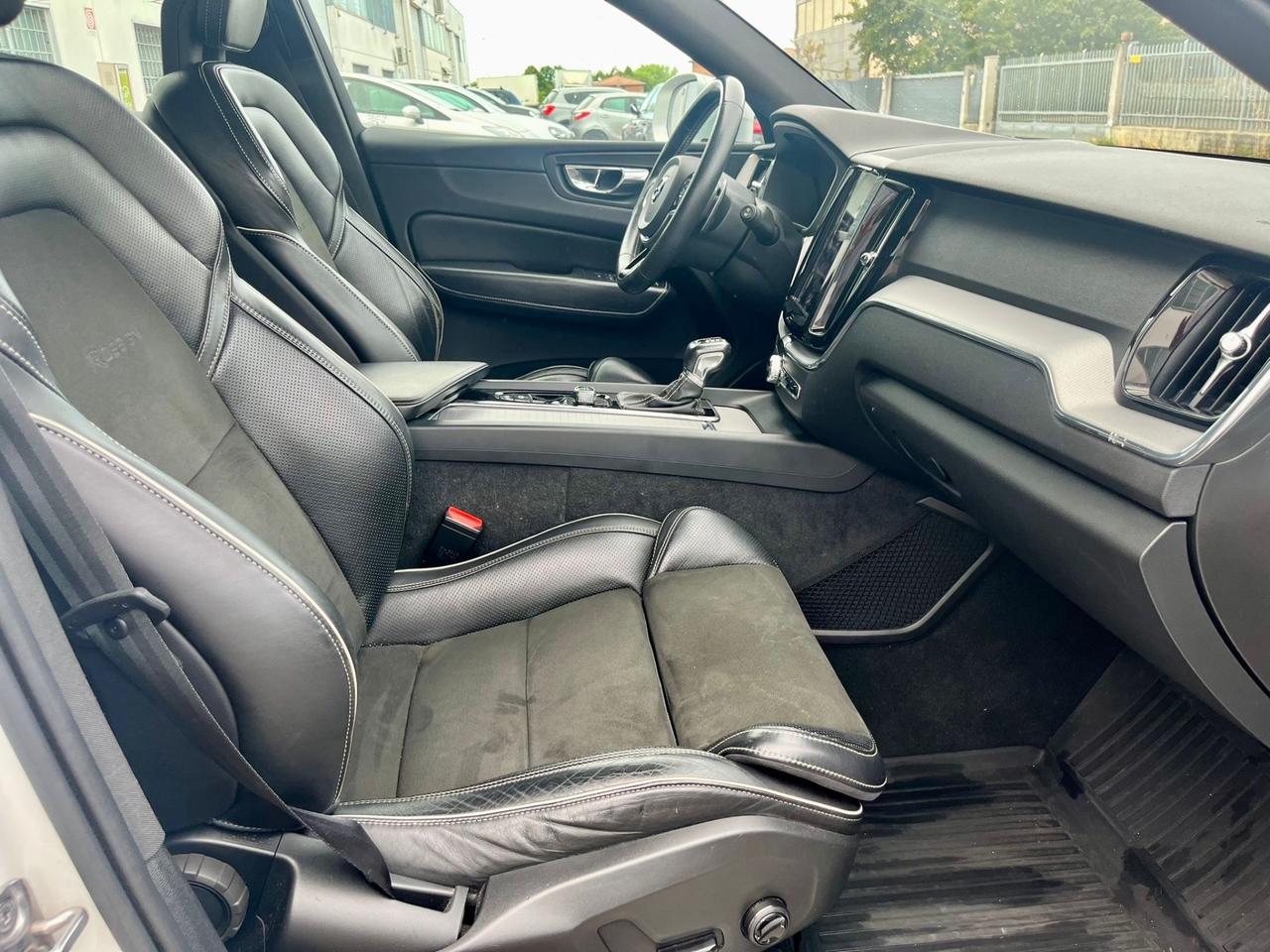 Volvo XC60 2.0d 4x4 R-Design 2018 139.000km perfetta