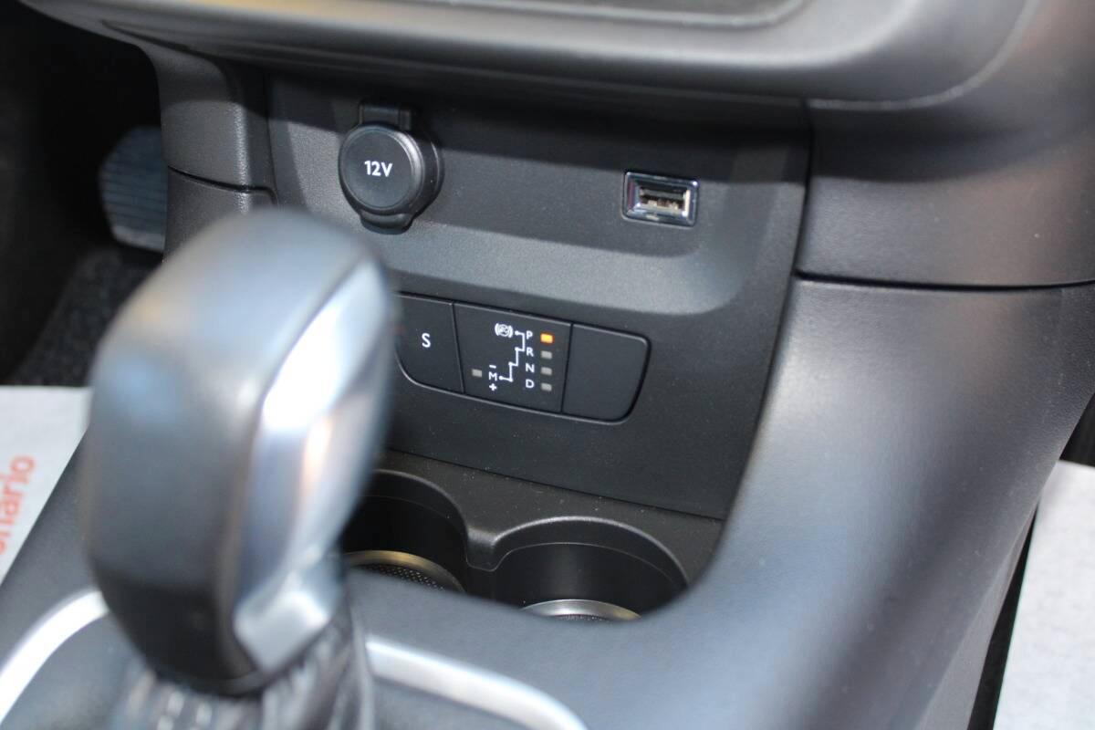 Citroen C3 1.2 puretech Shine s&s 110cv eat6 Con NAVIGATORE
