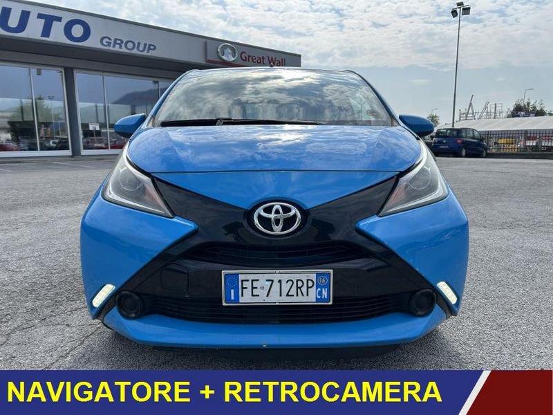 Toyota Aygo 1.0 VVT-i 69 CV 5p x-play NAVI + RETROCAMERA