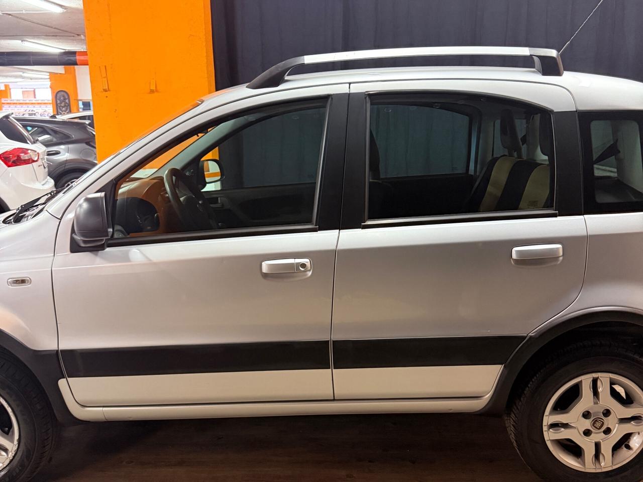 FANTASTICA FIAT PANDA 4x4 CON SOLI 45.840 KM IN CONDIZIONI DA VETRINA
