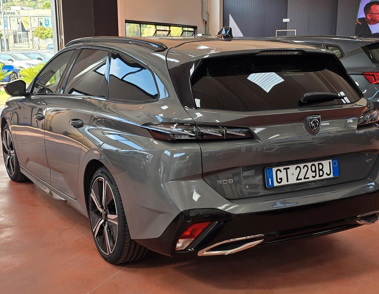 Peugeot SW 1.2 PureTech 130 CV S&S EAT8 GT – Eleganza, Spazio e Tecnologia Premium