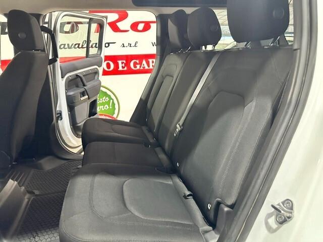 Land Rover Defender 110 3.0D I6 200 CV AWD Auto SE