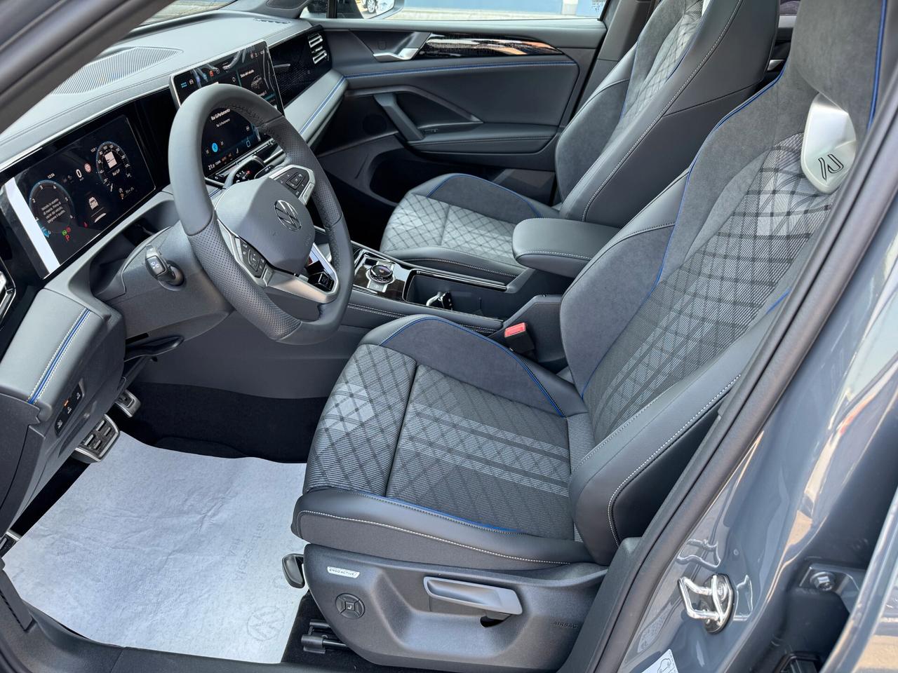 Volkswagen Tiguan 1.5 etsi R-Line Plus 150cv DSG / KM0 NO VINCOLI