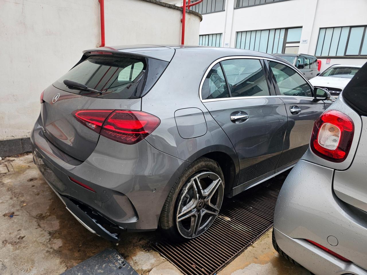 SINISTRATA Mercedes-benz A 250 e hybrid EQ AMG Line Premium