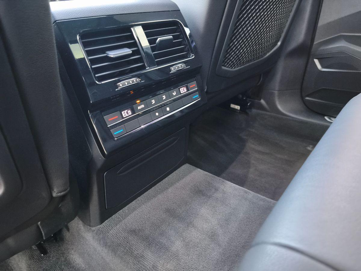 VOLKSWAGEN Touareg 3.0 TDI R-LINE Tetto Pelle Led Luci ambient