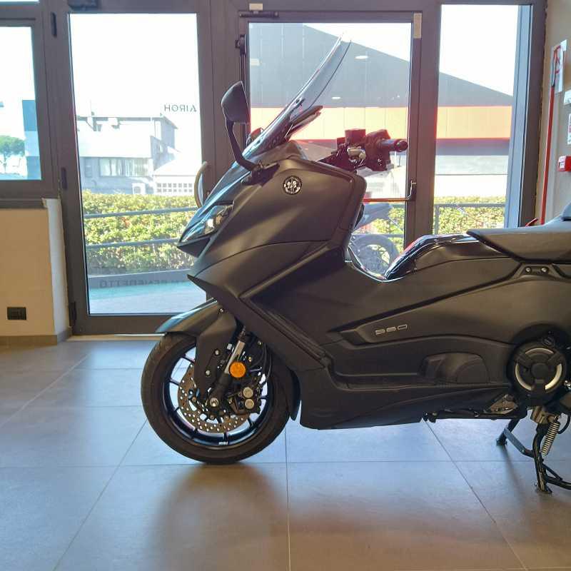 Yamaha T-Max 560 - 2024