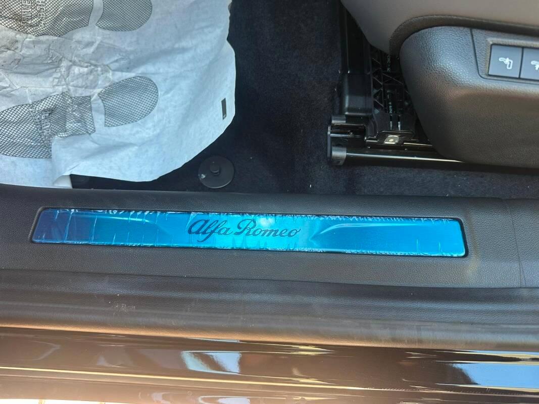 Alfa Romeo Junior 1.2 ibrida 145cv edct6