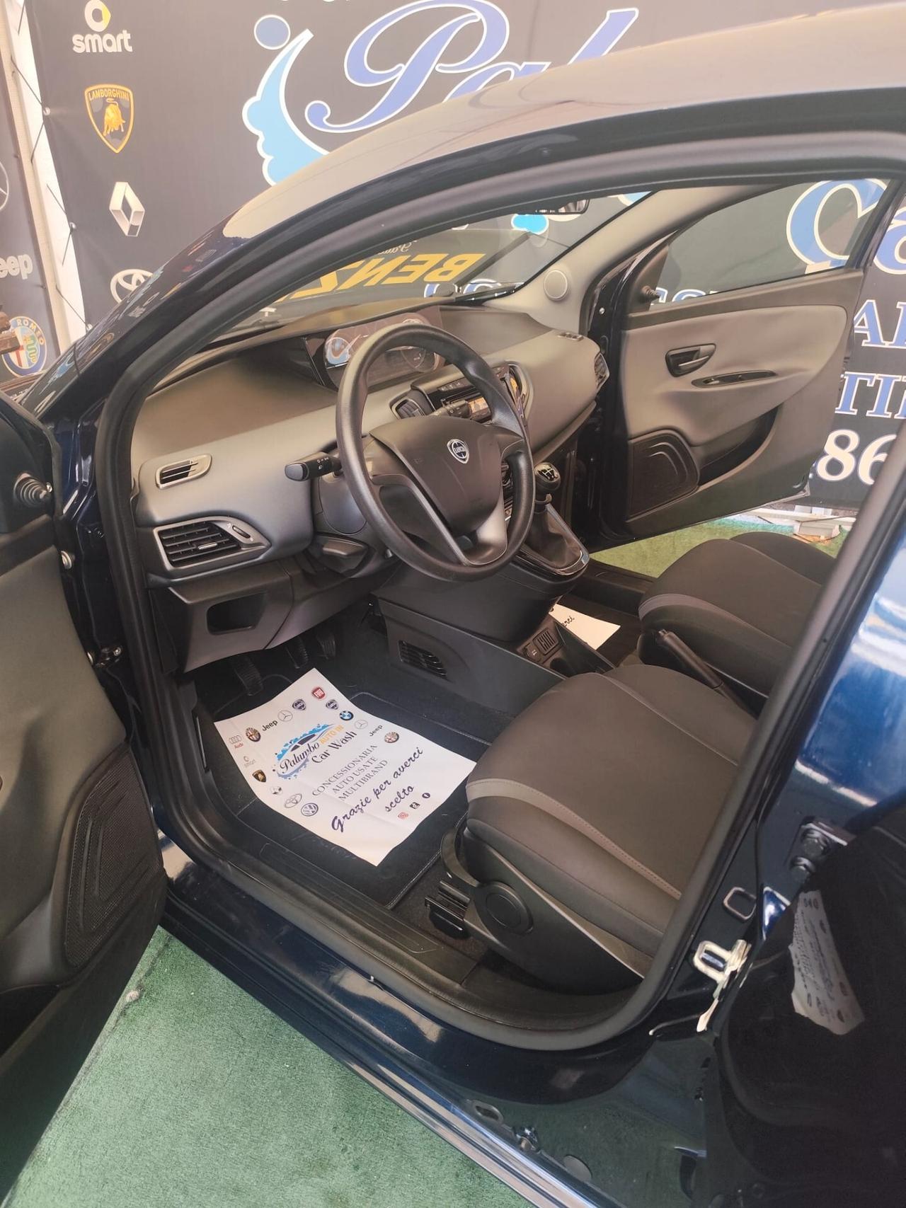 Lancia Ypsilon 1.2 69 CV 5 porte Platinum