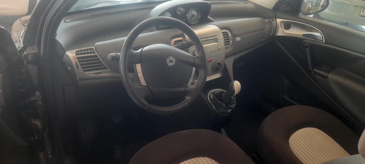 Lancia Ypsilon 1.3 MJT 75 CV Platino