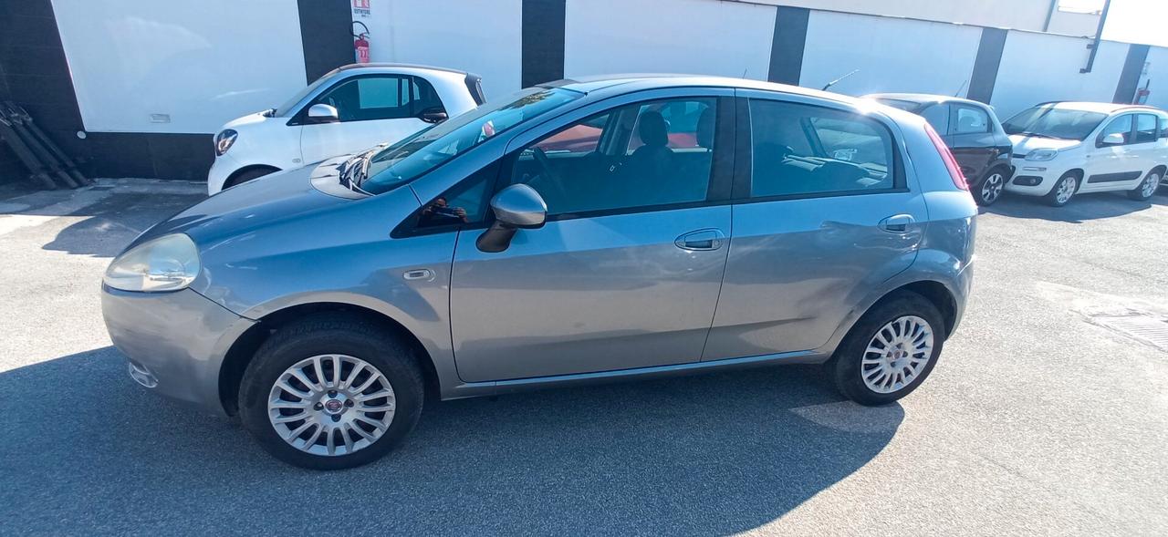 Fiat Grande Punto ENTRA E LEGGI