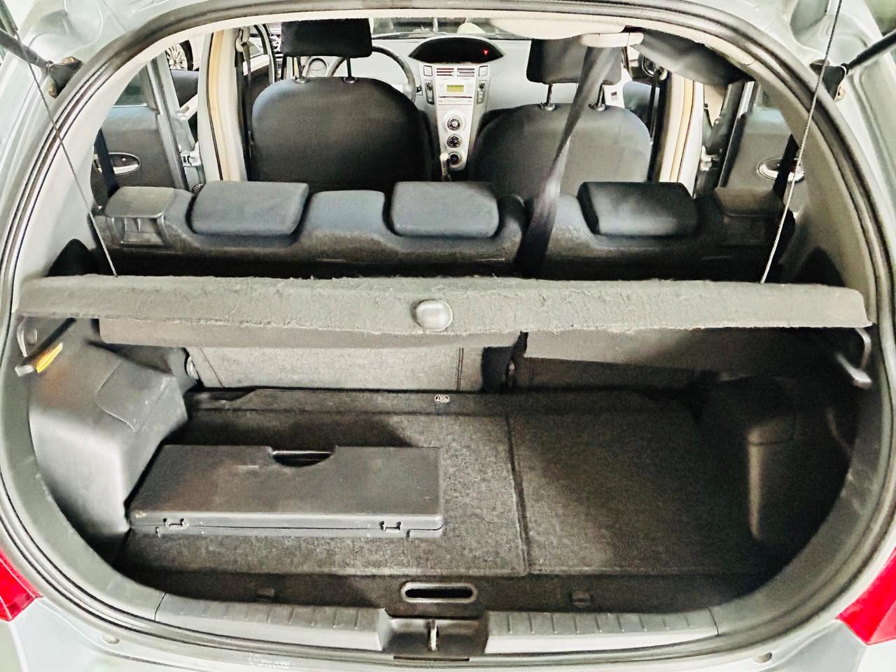 Toyota Yaris 1300 cc 85cv neopatentati