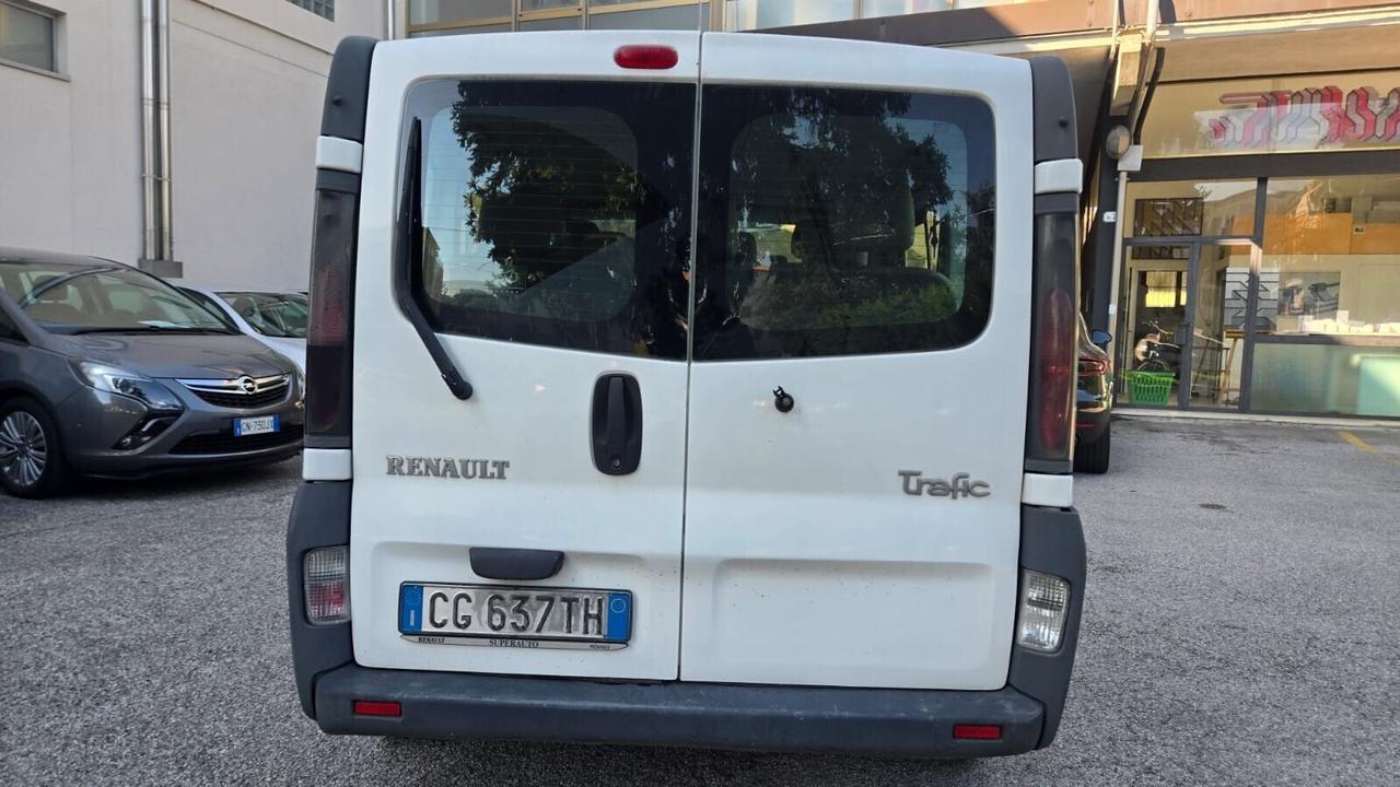 Renault Trafic T29 1.9 dCi/100CV PC-TN Combi