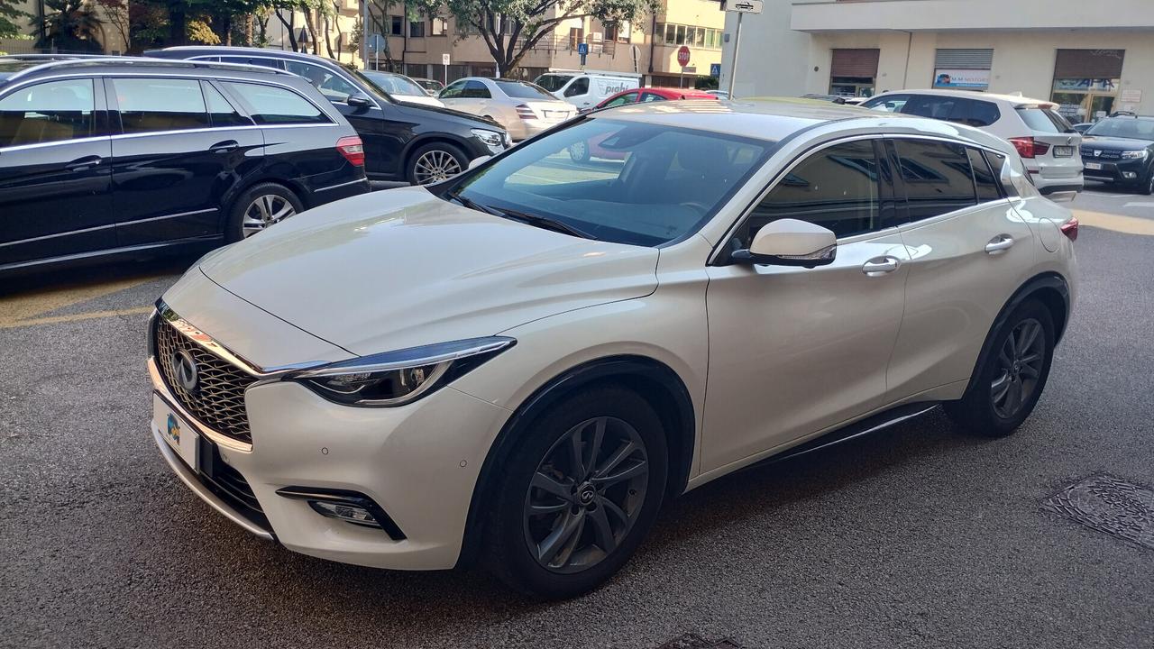 Infiniti Q30 1.5 diesel Premium