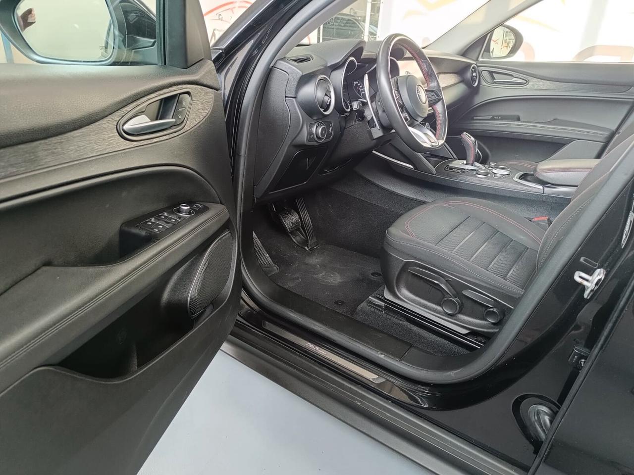 Alfa Romeo Stelvio 2.2 Turbodiesel 160 CV AT8 RWD Business Sport