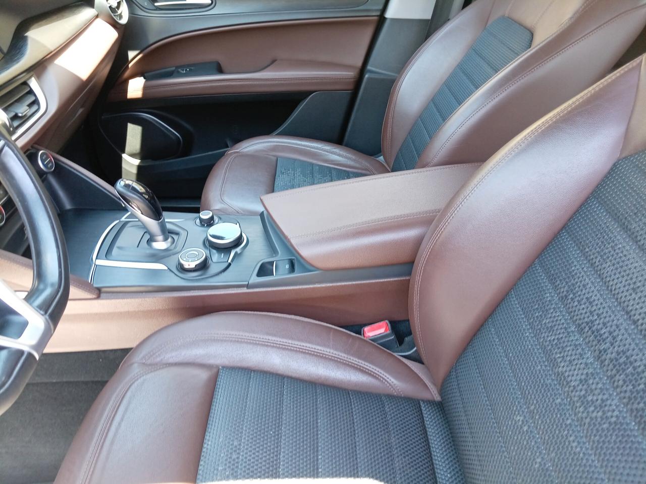 Alfa Romeo Stelvio 2.2JTDM 210 CV AT8 Q4 Executive FULL PELLE NAVI XENON