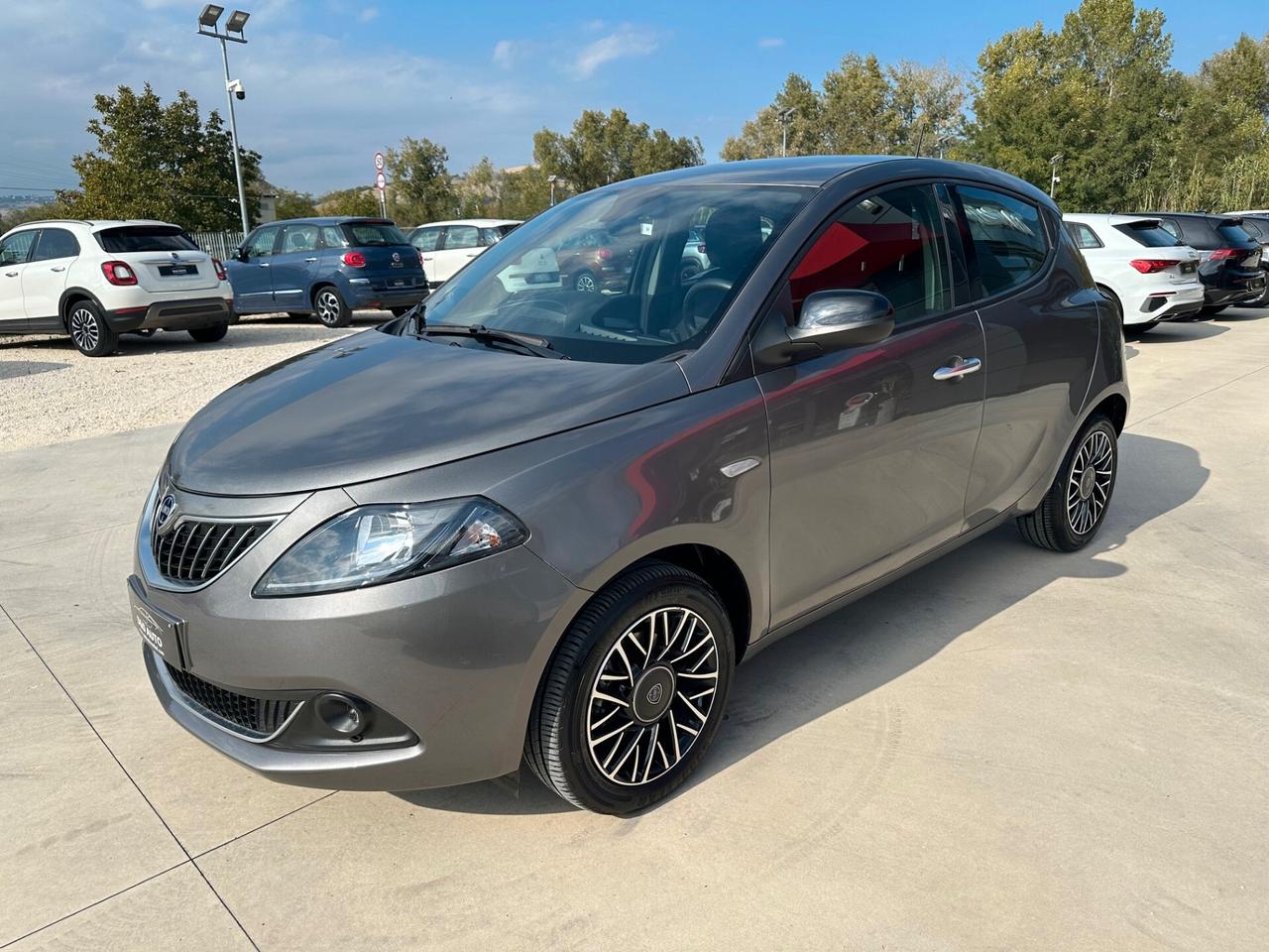 Lancia Ypsilon 1.0' Hybrid Platino FULL OPTIONAL
