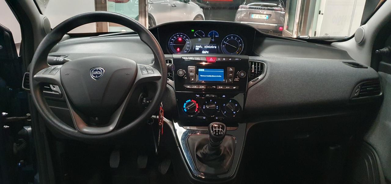 Lancia Ypsilon 1.0 FireFly 5 porte S&S Hybrid Silver