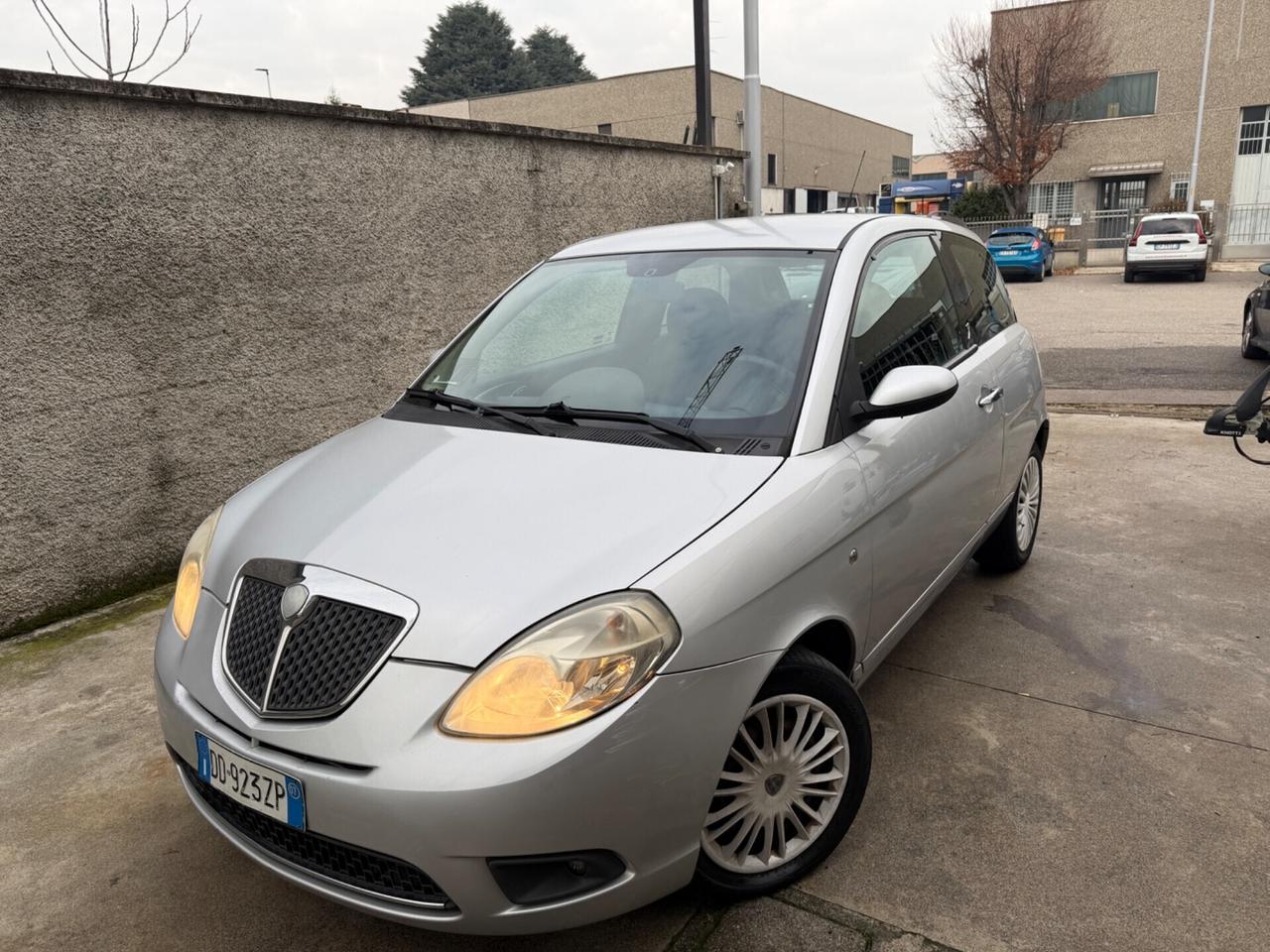 Lancia Ypsilon 1.2 benzina euro4 NEOPATENTATI